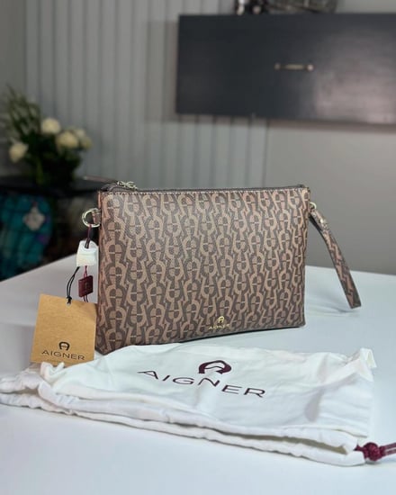 اقنر LILIA ICON POUCH WITH HAND LOOP باوتش ليليا ايكون بلون - بني