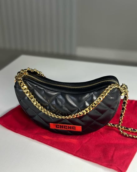 كارولينا هاف مون شولدر سجنر كويلت- اسود/ ذهبي