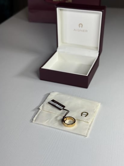 خاتم دبلة اجنر ذهبيه Aigner Fashion Women Ring M AJ61068 سجنشر بكريستال ولوقو