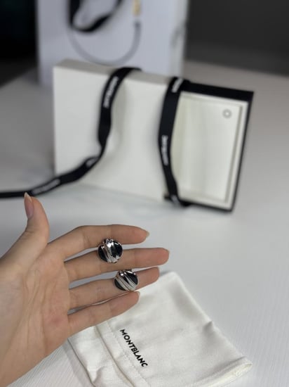 مونت بلان كبك سبيس قلبتين كريم او اسود MONTBLANC ELEGANCE REVERSIBLE LACQUER CUFFLINKS