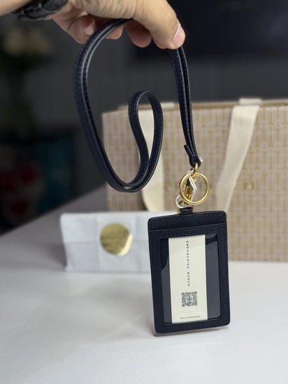 توري برتش اميرسون لانيارد كارد هولدر