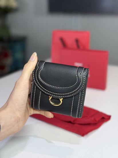 محفظة كارولينا فولد بعلامة كارولينا Carolina Herrera women black wallet CH
