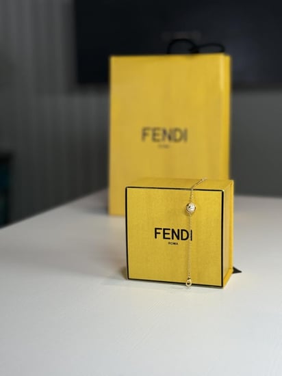 سوار اف فندي باللولو ذهبي Pulsera F is Fendi