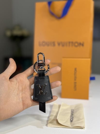 لويس فيتون ميداليه سجنشر ليميتد مونوجرام ايكليبس LV Monogram Eclipse Clé M63620