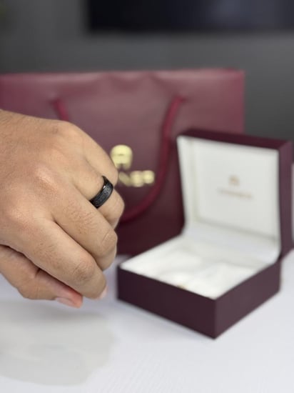 خاتم بلاك انقريفد اجنر لوقو aigner dark man ring