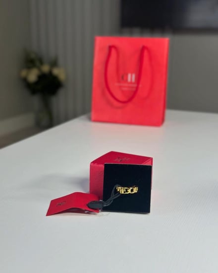 خاتم كارولينا CH Gold chain ring شين لوقو ذهبي مقاس 7 US ميديم