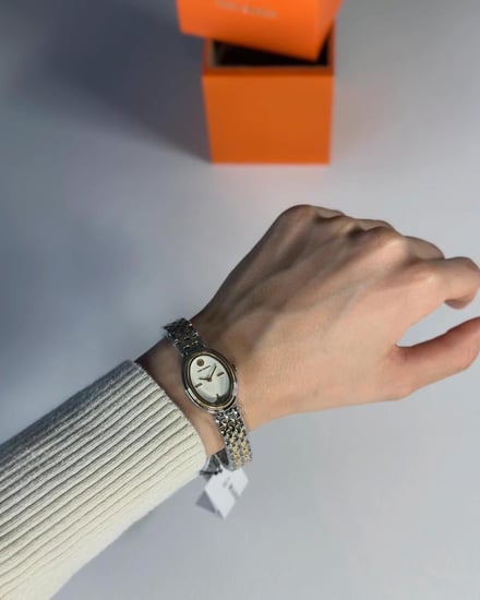 توري برتش ساعه OVAL WATCH بيضاويه انيقه بلونين - ذهبي/ فضي