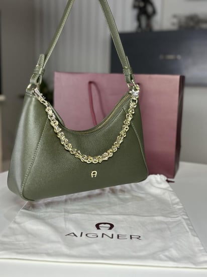 اجنر جيا لذر شولدر بستراب لوقو- زيتيه aigner gia shoulder bag