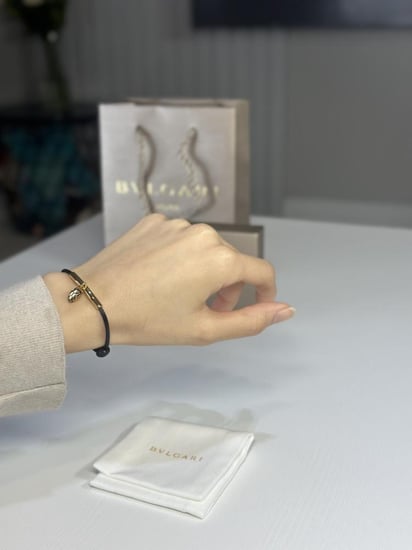 اسوار بولقاري SERPENTI FOREVER BRACELET قطن بتصميم ميداليه راس ثعبان- اسود/ ذهبي