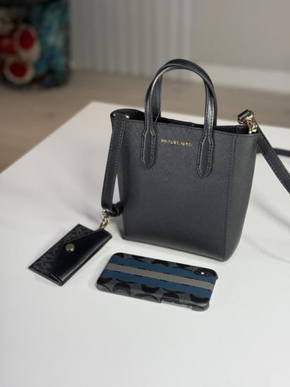 مايكل كورس شنطة فنسنت اكسترا سمول مع محفظة بلون اسود Michael Kors Vincent Extra-Small Saffiano Leather Crossbody Bag With Logo Card Case 35F4G2VC0T
