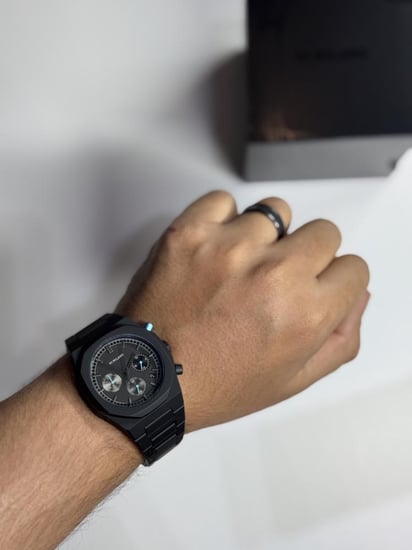 ساعة دي ون ميلانو بلاك كروم خفيفه بتفاصيل  بلون ازرق CHARCOAL BLACK POLYCHRONO 40.5MM