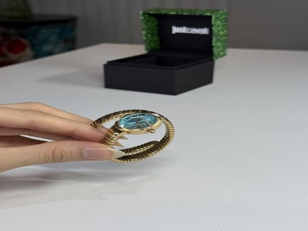 ساعة جست كافالي ثعبان بلون ذهبي  ومينا ازرق- just cavalli