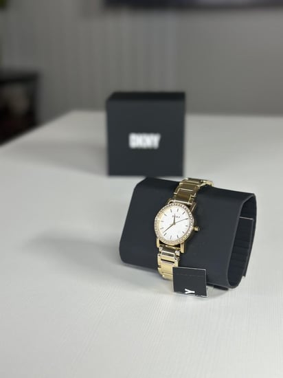 ساعة دكني ذهبيه بكريستال ومينا ابيض DKNY NY9204