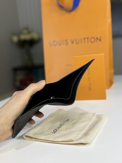 لويس فيتون محفظه رجاليه كالف بطبعة سجنشر M82072 Multiple Wallet