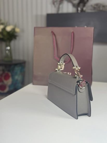 اجنر  شنطة ديليا كتف توب هاندل بلون بني فحمي-DELIA SHOULDER BAG S coal brown