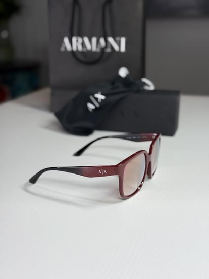 نظارة ارماني بفريم مربع بلاستيك عنابي واسود Armani Exchange- AX4136SU