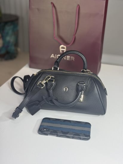 اجنر  شنطة ماديسون جلد طبيعي توي هاندل MADDISON HANDBAG S- اسود/ ذهبي