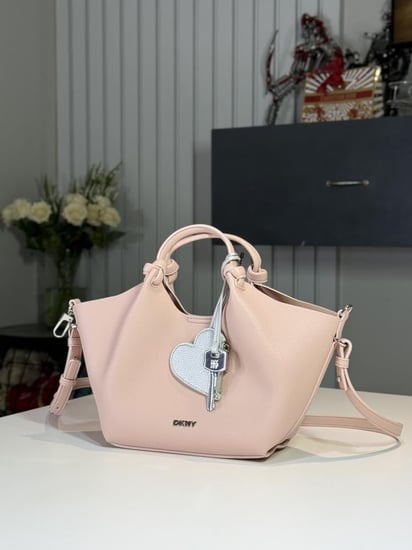 دكني سمول توت بويلا dkny paula small tote with charm