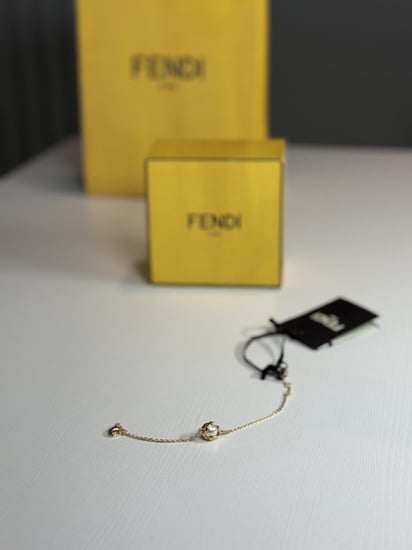 سوار اف فندي باللولو ذهبي Pulsera F is Fendi