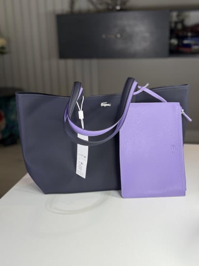 توت لاكوست انا قلبتين باللون البنفسجي Anna Reversible Tote With Pouch move