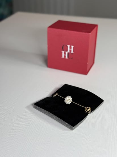 اسوار كارولينا هريرا ذهبي بمجموعه من الؤلؤ المجموعه ch pearl drop bracelet gold