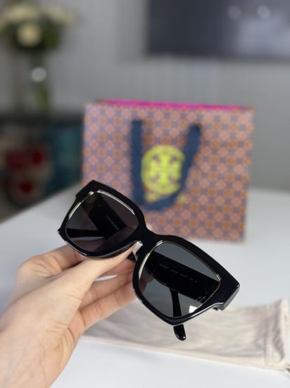 نظارة توري برتش كيرا سكوير بلون اسود وذهبي- kira tory burch sunglasses