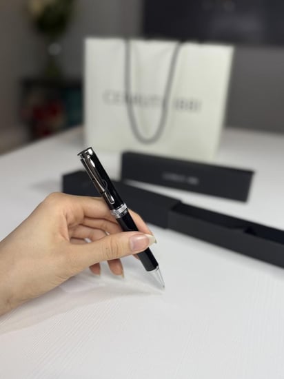 قلم شروتي ستيل اسود بتفاصيل فضيه صغيره cerruti man pen silver and black