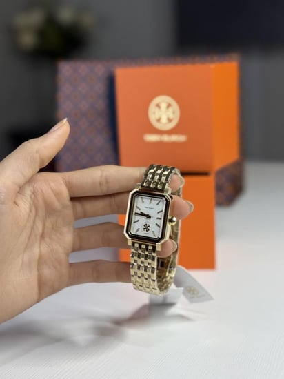 ساعة توري برتش روبسن ذهبيه بعلامه Tory Burch TBW1500 Robinson Stainless Steel Gold Watch متحركه مع الثواني