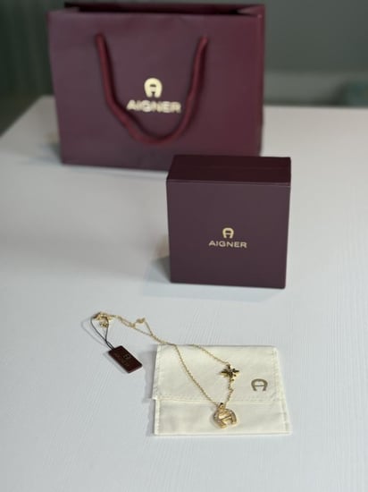 قلادة اجنر ذهبيه بعلامه اجنر ونجمه Aigner fashion necklace gold star