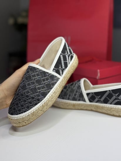 كارولينا اسبادريل باسود سجنشر لامع مع فضي وجلد espadrilles Caroline Herrera black limited