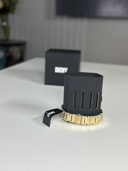 ساعة دكني ذهبيه بكريستال ومينا ابيض DKNY NY9204