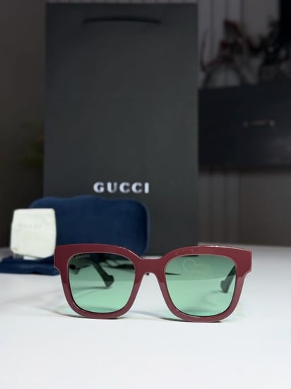 نظارة جوتشي كلاسيك لكجري سكوير نمطين- اسود/عودي