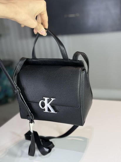 كالفن كلاين فلاب سكوير كروسبودي Calvin Klein Archive Small Square Flap