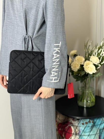 كارولينا هريرا باوتش سجنشر بولياميدا CH carolina Herrera logo pouch Poliameda