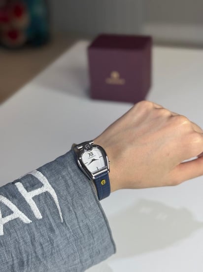 ساعة اجنر سساري باللون الكحلي وتفاصيل فخمه Aigner Sassari Women Watch ARWLA2000605