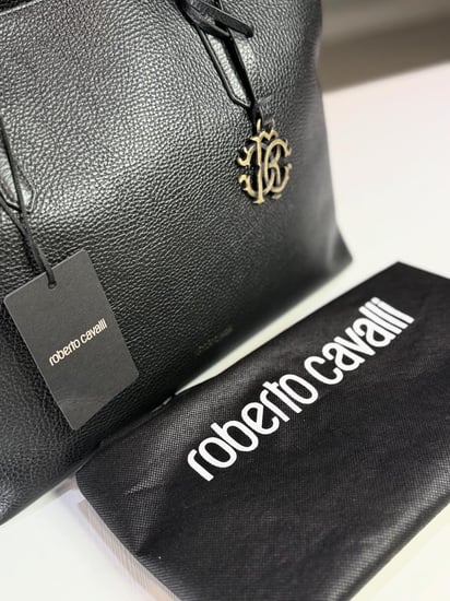 روبرتو كفالي توت جلد مغلق