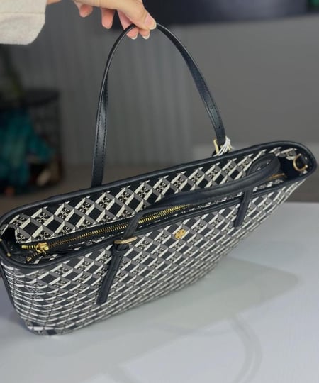 توت توري برتش سمول Tory Burch Geo Logo Mini Zip Tote اسود سجنشر
