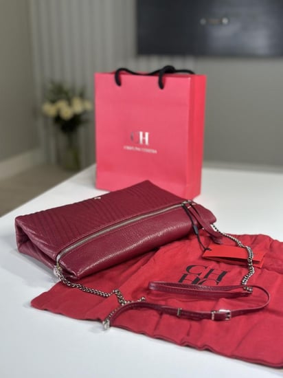 كارولينا باوتش وشنطة كويلتد بلون كرزي انيق ch quilted leather clutch- كرزي/ فضي