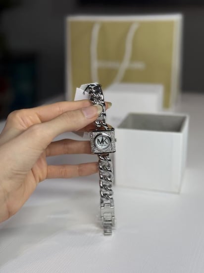 ساعة مايكل كورس سلسة قفل تقليدي مرصعه بالكريستال  Michael Kors TRADITIONAL CHAIN LOCK Watch silver
