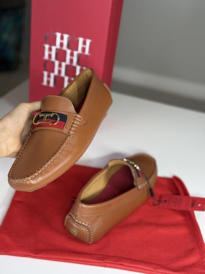 لوفر كارولينا هريرا Carolina Herrera Loafers Initials Insignia Leather من الجلد الطري ببطانه- بني