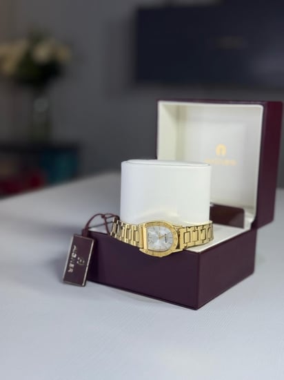 ساعة اجنر بيسا ذهبيه بمينا ابيض Aigner Women's Pisa gold steel