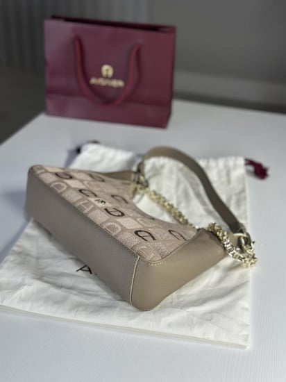 اقنر شنطة كتف جيا قرافيتي GIA- بيج