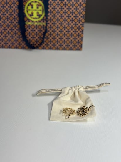 حلق توري برتش دبل تي لوقو متدلي - ذهبي