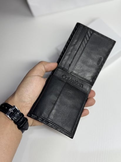 كالفن كلاين بلاك كاربون ستايل Calvin Klein man wallet with mini squares shiny design
