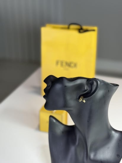 حلق فندي او رنق لوقو ذهبي O’Lock Earrings Gold