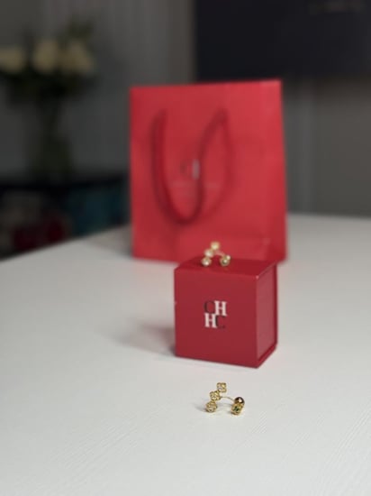 حلق كارولينا هريرا ورد ناعم مرصع بالاحجار  CH floral earring drop