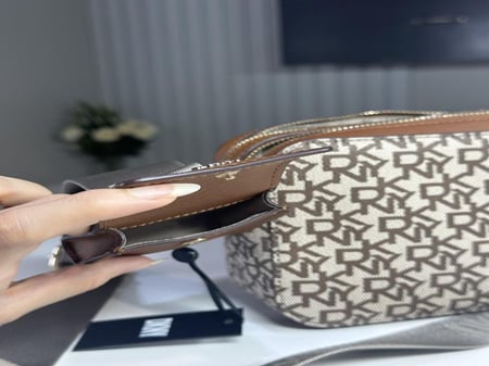 دكني كاميرا باق بسحابين وجلد قوي/ مع محفظه صغيره - بني/ كاكي سجنشر