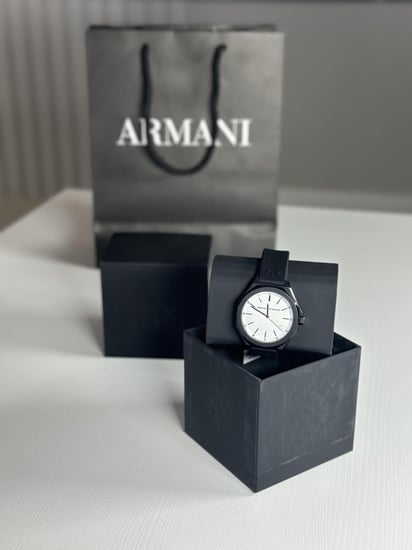 ساعة ارماني وايت فيس سيليكون ستراب- اسود