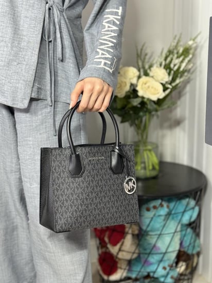 شنطة مايكل كورس ميرسر Mercer md Logo Crossbody In Powder Blush