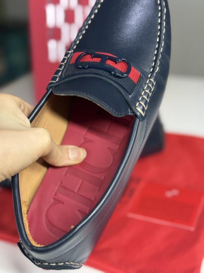 لوفر كارولينا هريرا Carolina Herrera Loafers Initials Insignia Leather من الجلد الطري ببطانه- كحلي